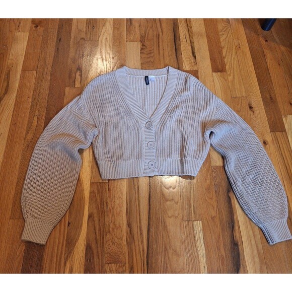 Womens H&M cropped beige button front sweater. - Picture 1 of 3